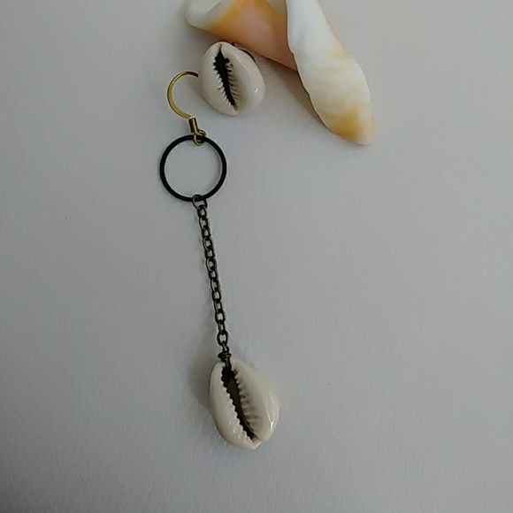 Cowrie Shell Asymetrical Post Dangle Boho Earring - Picture 2 of 8